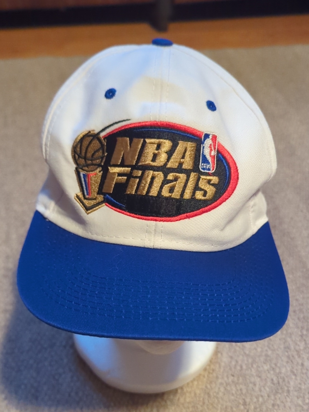 1996 NBA Finals Logo 7 snapback cap in white with a blue brim
